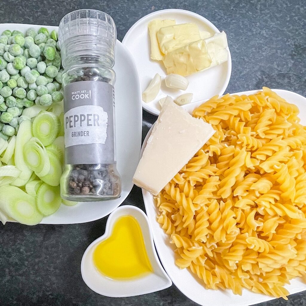 ingredients for pasta with leeks and peas 