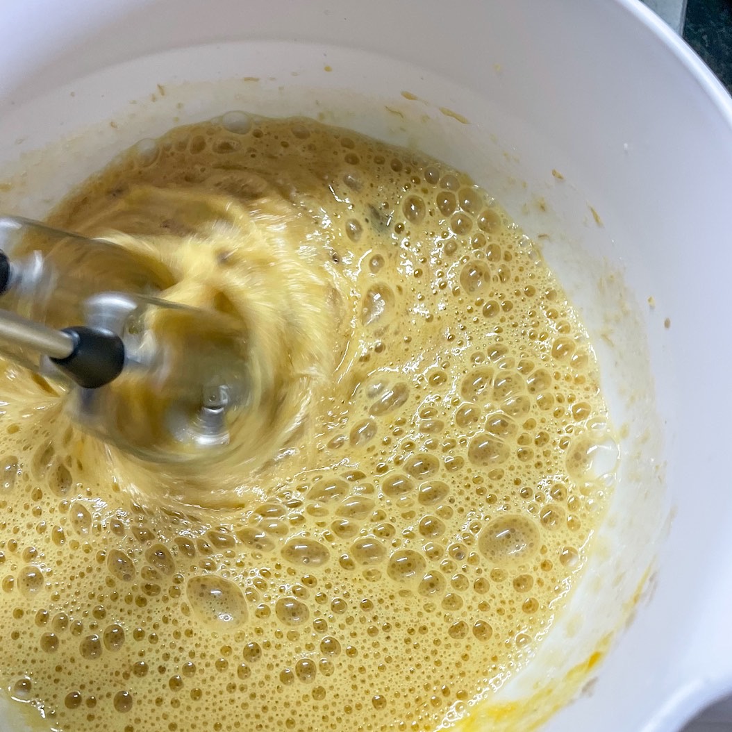 banana oatmeal cookies - whisk the eggs