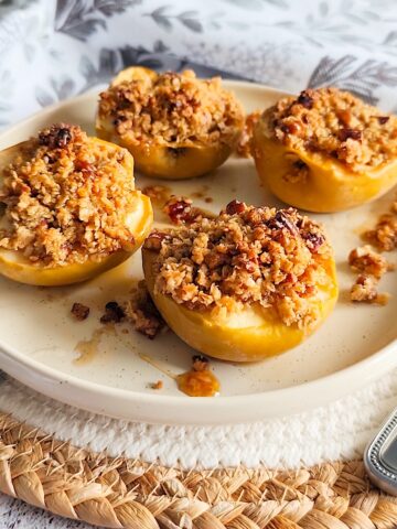Baked Apples with Oats crumble with pecans and brown sugar