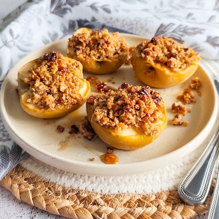 Baked Apples with Oats crumble with pecans and brown sugar