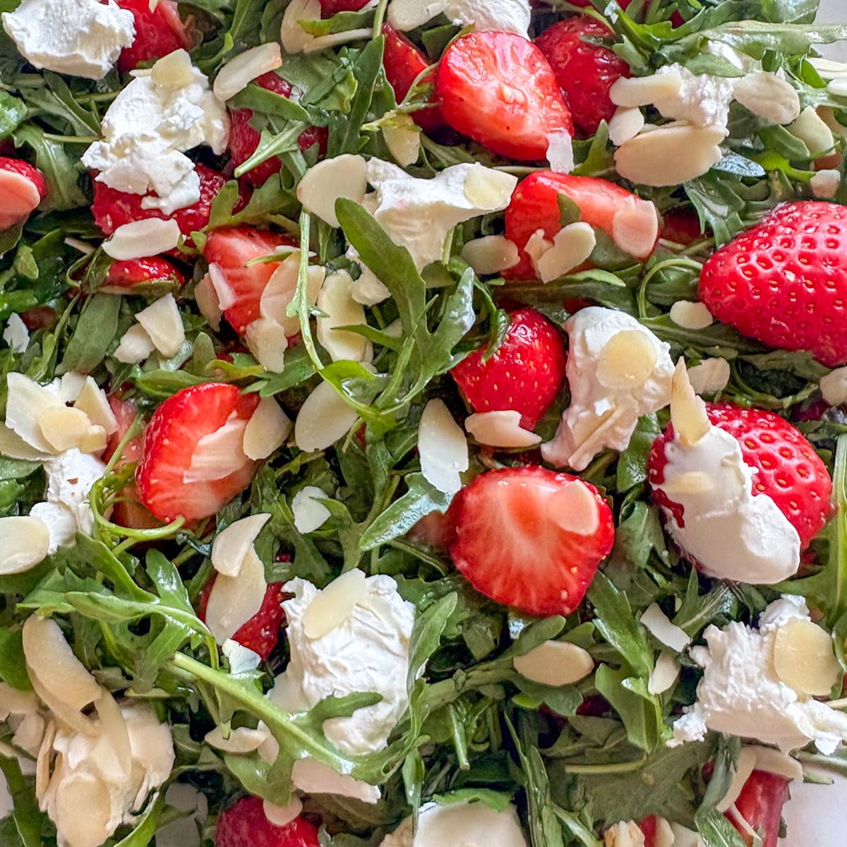 Strawberry rocket salad close-up with rocket, strawberries and creamy mascarpone