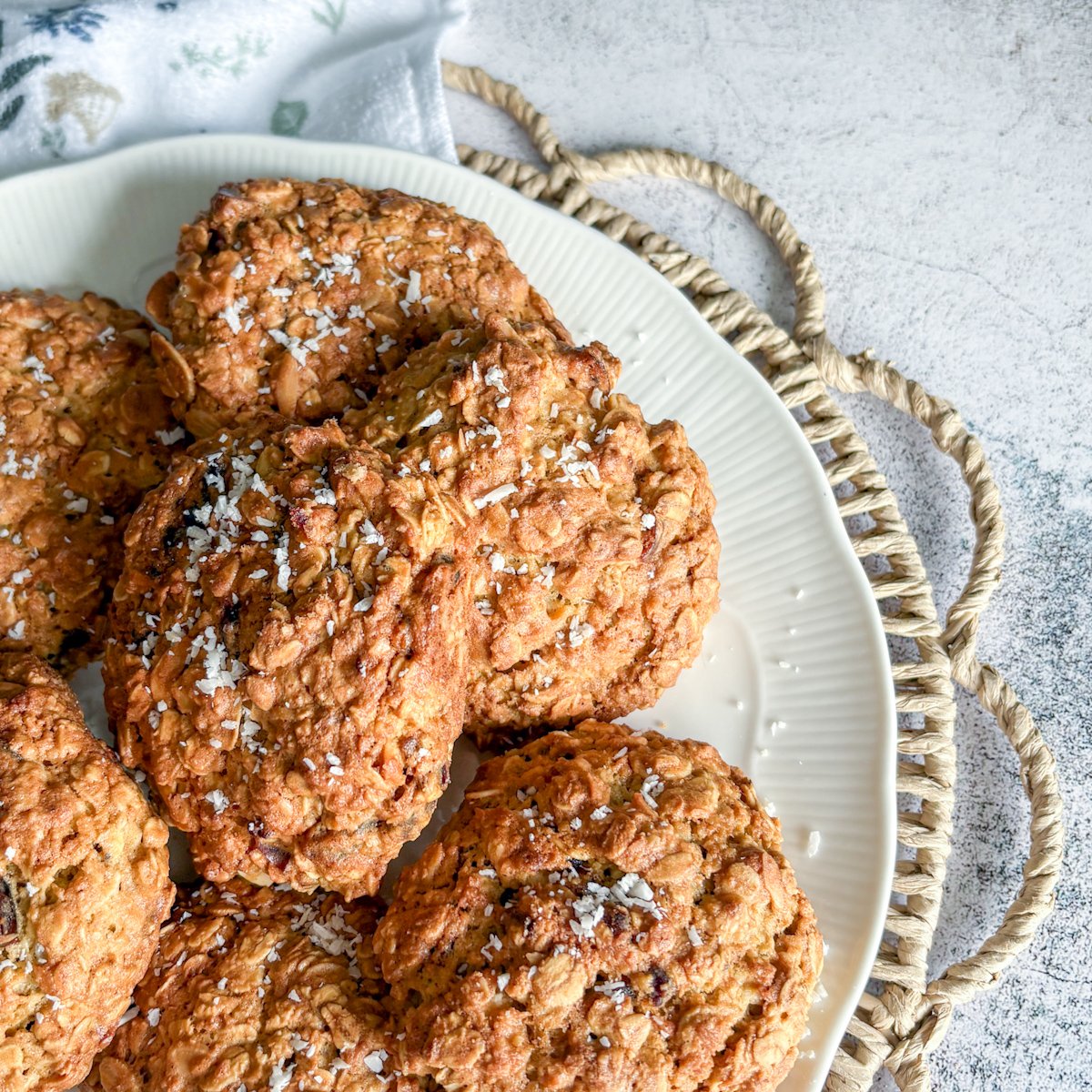 Soft and crunchy oatmeal cookies with dates served on a white plate over a floral napkin